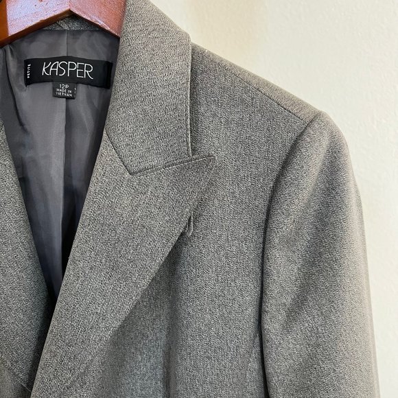 Kasper Womens' Size 12P Long Sleeve Heather Gray Three-Button Peak Lapel Blazer - Picture 5 of 11